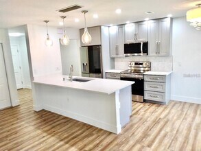 4230 Shady Oaks Ct in Sarasota, FL - Building Photo - Building Photo