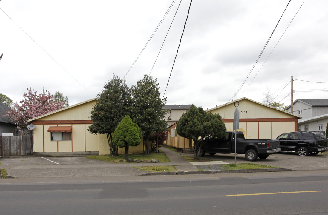 527 SE Walnut St in Hillsboro, OR - Building Photo