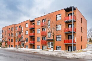 1925 Notre Dame St in Montréal, QC - Building Photo