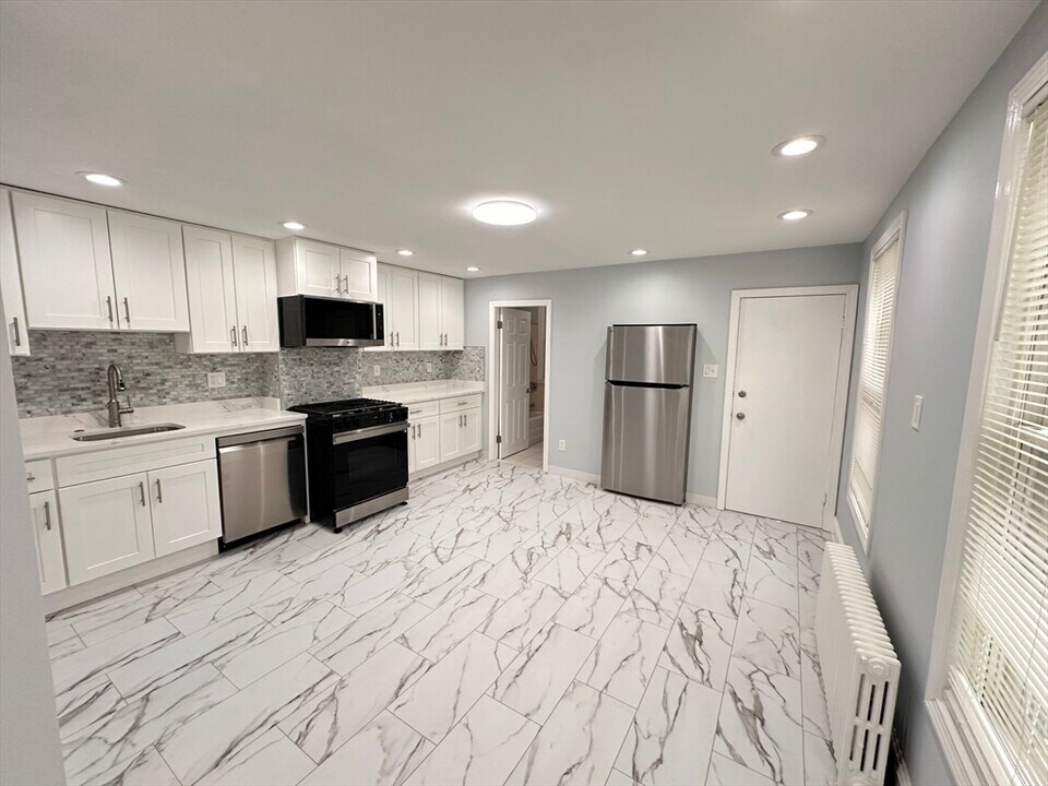 218 Princeton St in Boston, MA - Building Photo