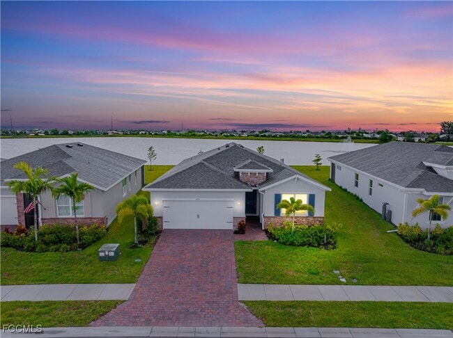 property at 879 Stonewater Lk Ter