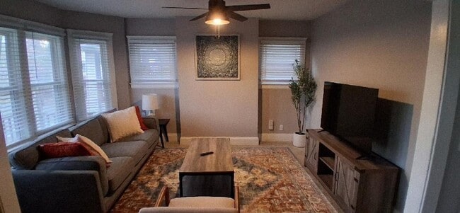 7318-7320 Wakefield Ave