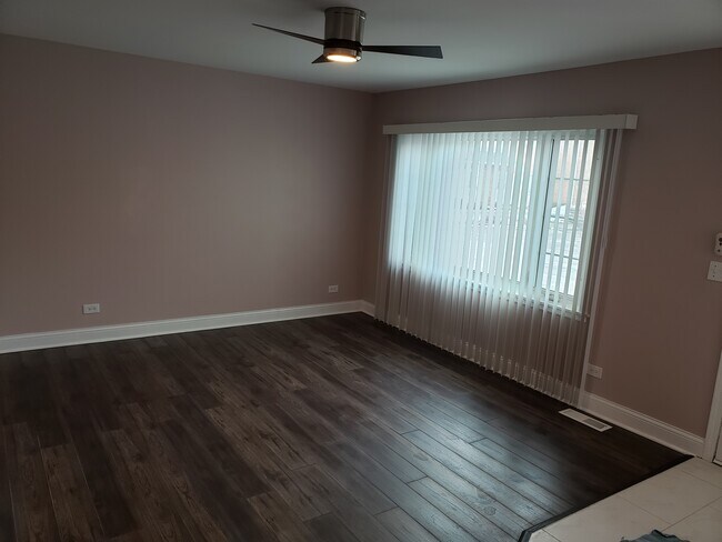 2142 Rugen Rd in Glenview, IL - Building Photo - Building Photo