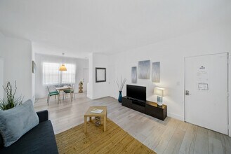 1311 15th Terrace in Miami Beach, FL - Building Photo - Building Photo