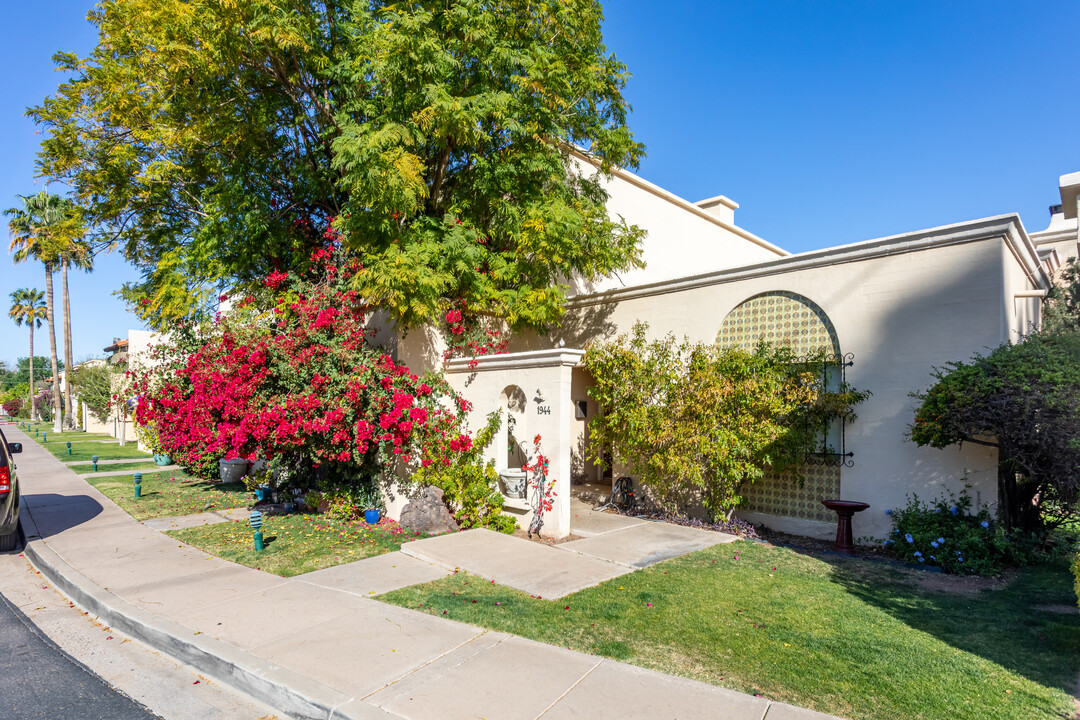 1940 E Medlock Dr in Phoenix, AZ - Building Photo