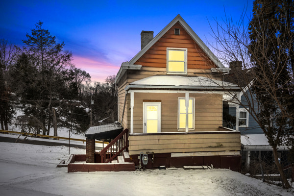 366 Lecanto St in East Mckeesport, PA - Building Photo