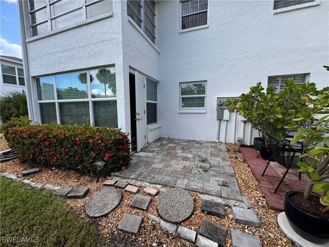 7035 Cedarhurst Dr in Ft. Myers, FL - Building Photo - Building Photo
