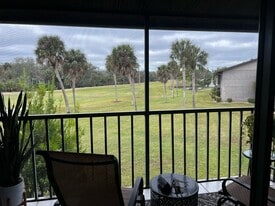 927 Capri Isles Blvd, Unit 12 in Venice, FL - Building Photo