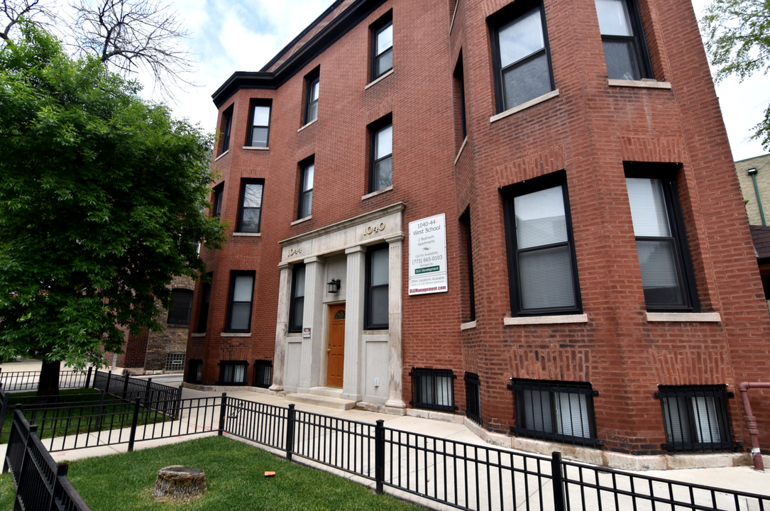 1040 W School St in Chicago, IL - Building Photo