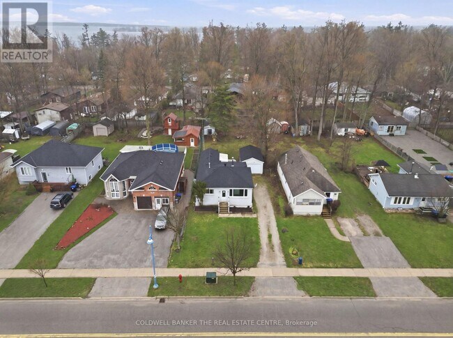 749 Innisfil Beach Rd in Innisfil, ON - Building Photo - Building Photo