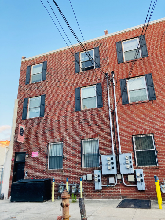 1617 N Sydenham St in Philadelphia, PA - Building Photo