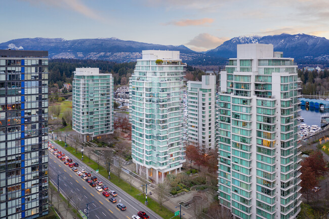 Bayshore Towers II in Vancouver, BC - Building Photo - Building Photo