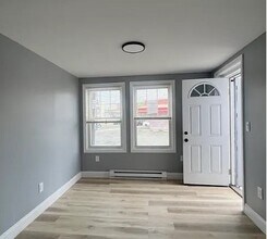5 Willet St in Quincy, MA - Building Photo - Building Photo
