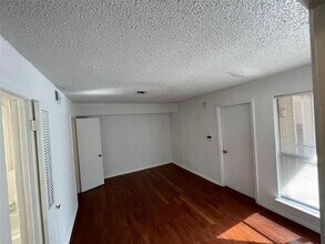 9811 Walnut St in Dallas, TX - Foto de edificio - Building Photo