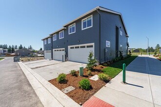 4027 SW Myrtle Aly in Gresham, OR - Building Photo - Building Photo