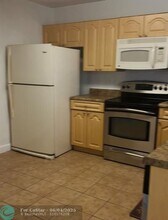 5681 Riverside Dr in Coral Springs, FL - Building Photo - Building Photo