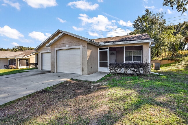 1301 Wood Duck Ln in Fruitland Park, FL - Building Photo - Building Photo