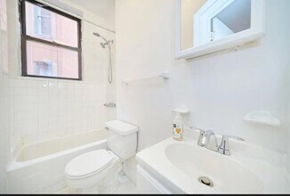 595 10th Ave in New York, NY - Building Photo - Building Photo