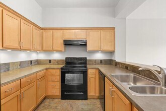 1127 Broadway St NE, Unit 311 in Salem, OR - Foto de edificio - Building Photo