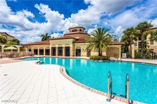 13010 Positano Cir in Naples, FL - Building Photo