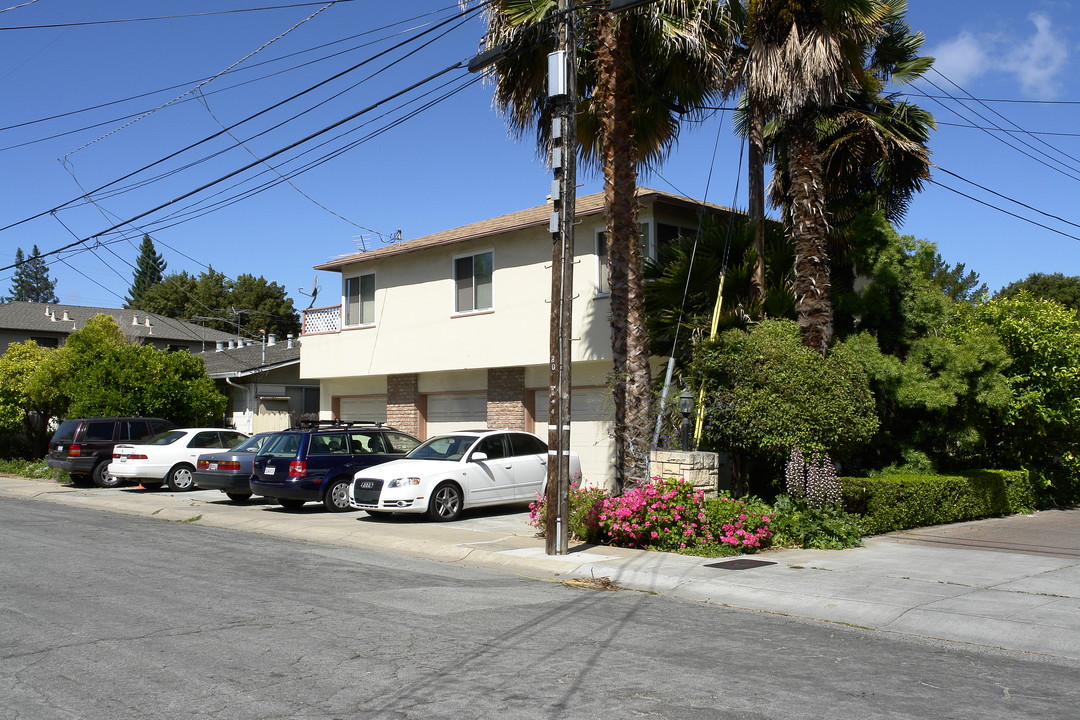 1030 Florence Ln in Menlo Park, CA - Building Photo