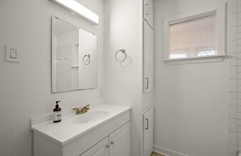 2303 East Side Dr in Austin, TX - Building Photo - Building Photo