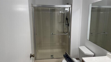 366 Lancaster Ct in Piscataway, NJ - Building Photo - Building Photo