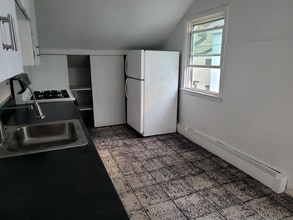 315 Julian St, Unit 2 in Waukegan, IL - Foto de edificio - Building Photo