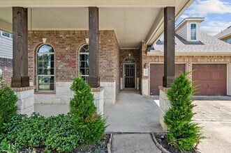 18339 Red Oak Manor Ln in Cypress, TX - Foto de edificio - Building Photo