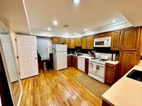 381 Hanover St, Unit 2 in Boston, MA - Building Photo - Building Photo