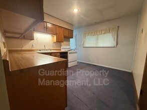 5008 Valley Ln in St. Joseph, MO - Building Photo - Building Photo