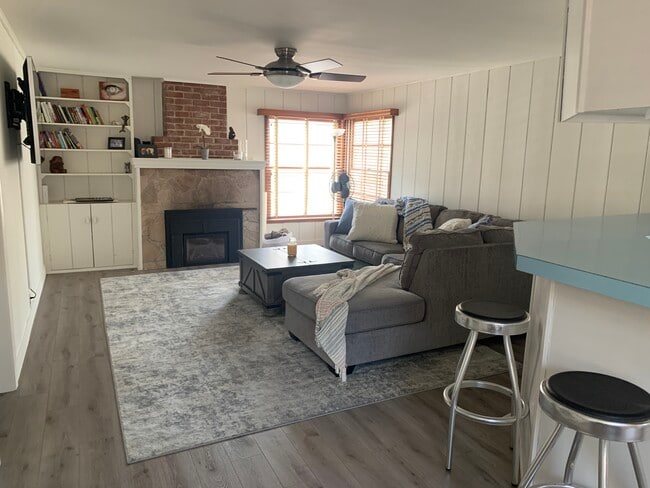 429 33rd St, Unit MANHATTAN BEACH GEM in Manhattan Beach, CA - Building Photo - Building Photo