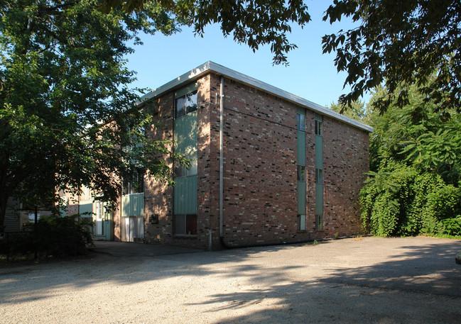 Colony Apartments in Lansing, MI - Building Photo - Building Photo