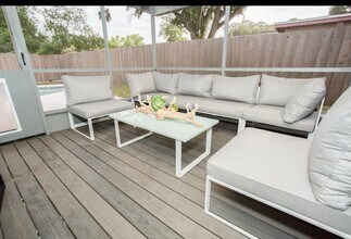 4513 W Rogers Ave in Tampa, FL - Building Photo - Building Photo
