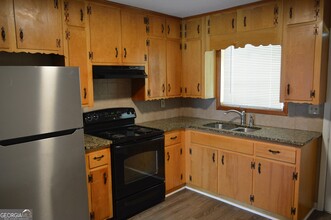 8857 Main St in Woodstock, GA - Building Photo - Building Photo