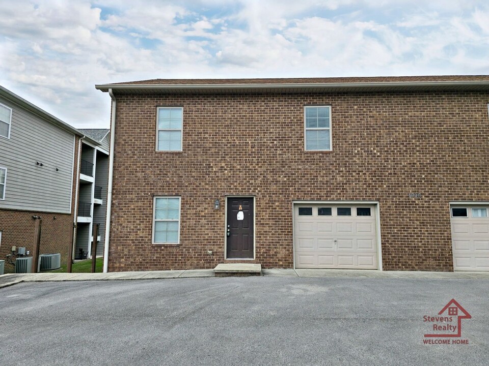 1090 N Washington Ave in Cookeville, TN - Building Photo