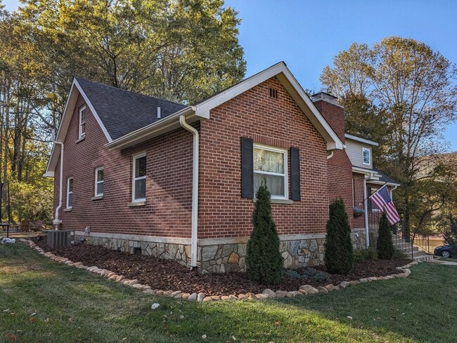 317 Balsam Dr in Waynesville, NC - Building Photo - Building Photo