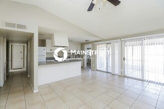 7032 W Holly St in Phoenix, AZ - Building Photo - Building Photo