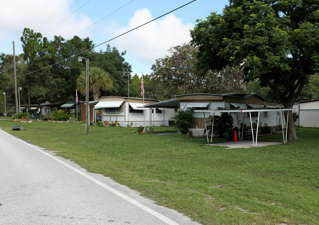 Sunny Pines Mobile Home Park in Mount Dora, FL - Building Photo - Building Photo