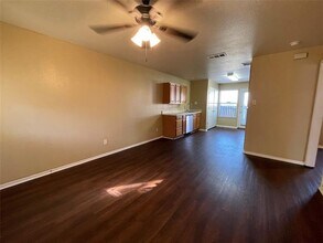 121 Cambridge Dr in Saginaw, TX - Building Photo - Building Photo