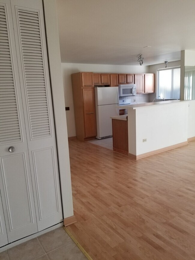 290 N Westgate Rd, Unit 216 in Mount Prospect, IL - Foto de edificio - Building Photo