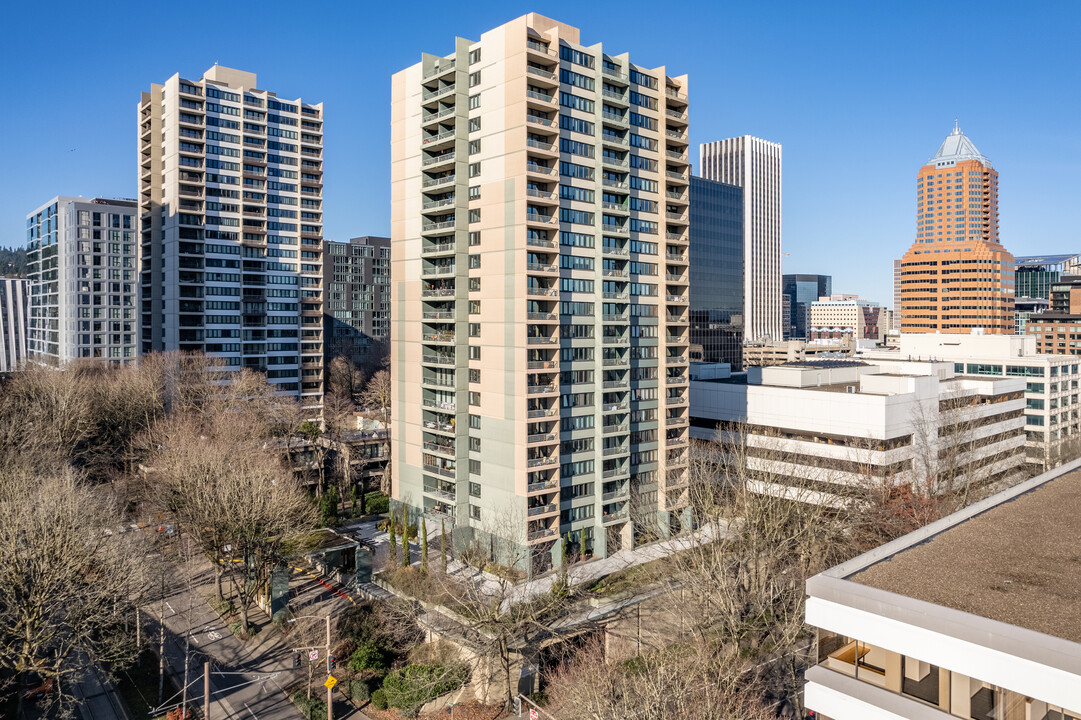 Harrison East in Portland, OR - Building Photo