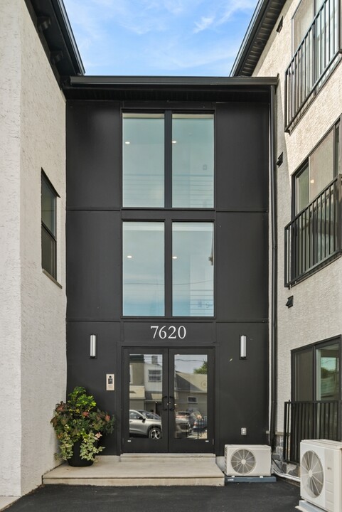 7620 Ridge Ave in Philadelphia, PA - Building Photo