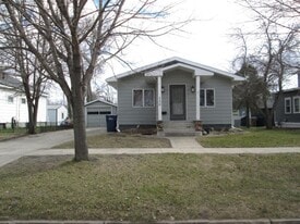 122 2nd Ave SW, Unit 1 in Watertown, SD - Building Photo