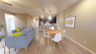 Stunning Ridgeview home close to North Sta in San Antonio, TX - Foto de edificio - Building Photo