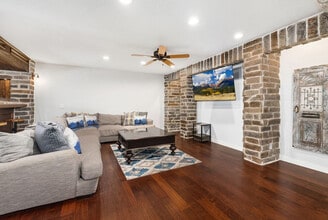 1906 Almand Dr, Unit SI ID1369206P in Bentonville, AR - Foto de edificio - Building Photo