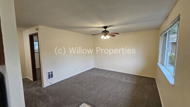 9205 Hipkins Rd SW in Lakewood, WA - Building Photo - Building Photo