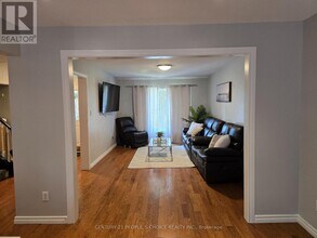 6063 Farmstead Ln in Mississauga, ON - Building Photo - Building Photo