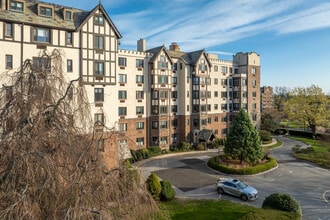 Greenwich Lodge in Greenwich, CT - Foto de edificio - Building Photo