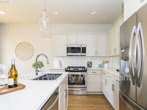 10909 SW Annand Hill Ct in Tigard, OR - Building Photo - Building Photo